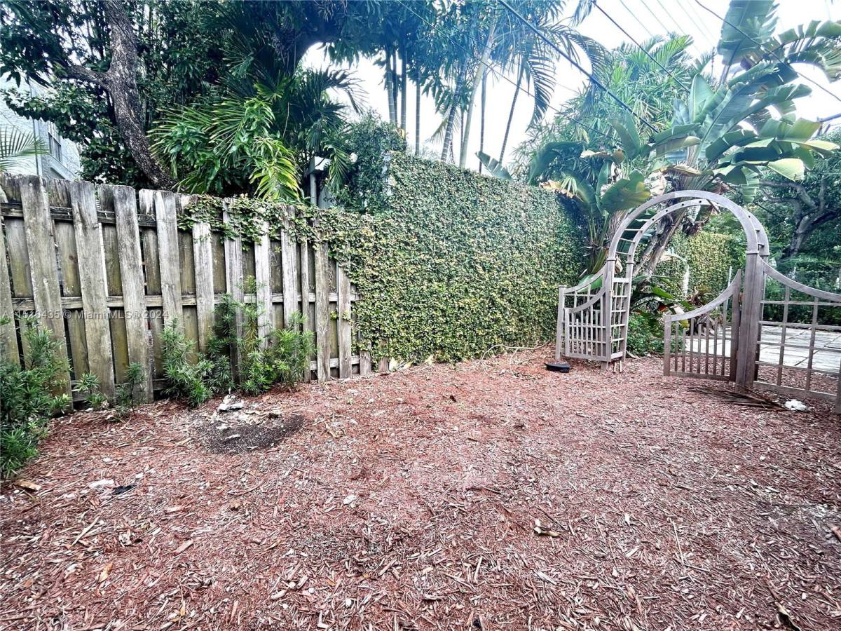 Apartment for rent at 171 NE 42nd St, Miami, FL 33137