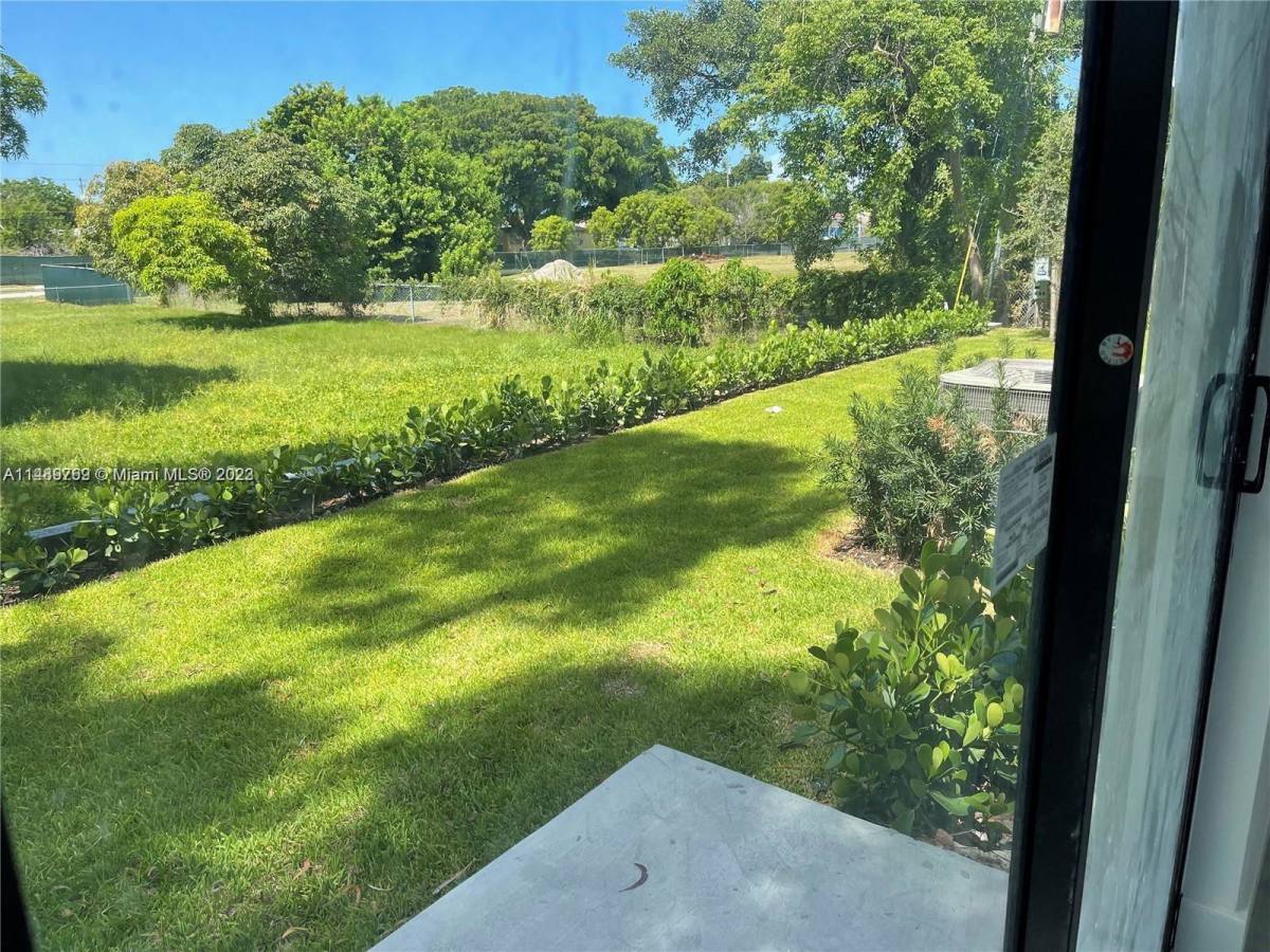 Townhouse for rent at 932 SW 10th St, Miami, FL 33130