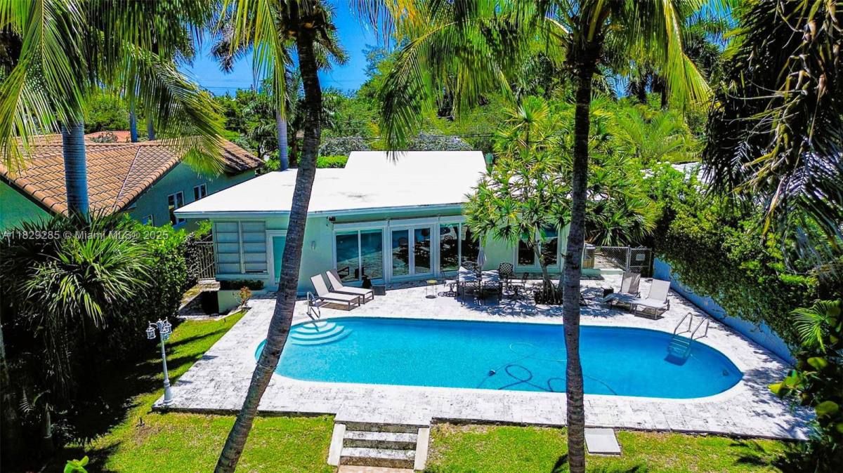 House for rent at 1325 Marseille Dr #SFH, Miami Beach, FL 33141