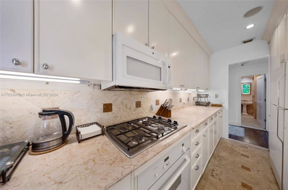 Condo for rent at 900 16th St #307, Miami Beach, FL 33139