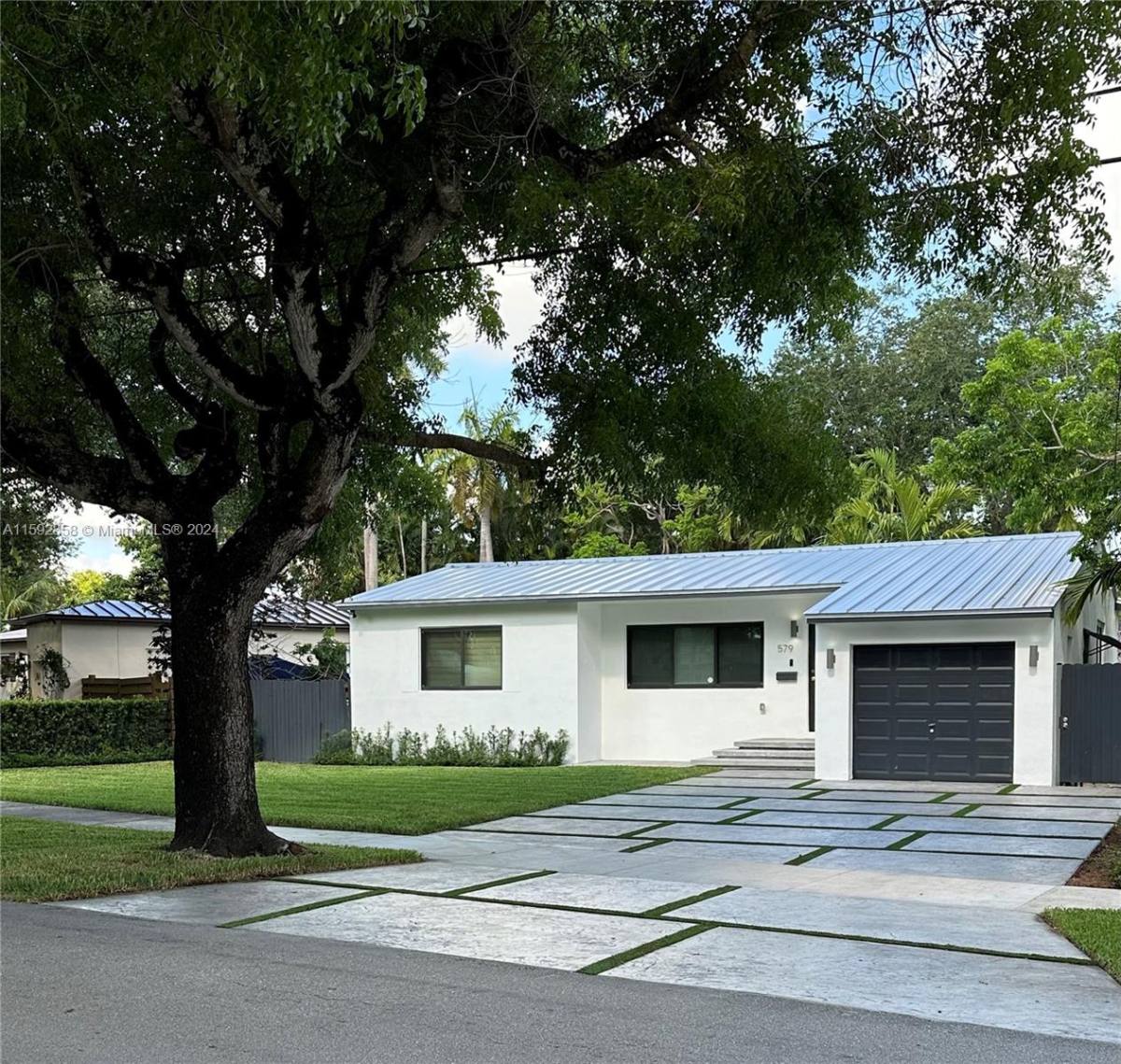 House for rent at 579 Hunting Lodge Dr, Miami, FL 33166