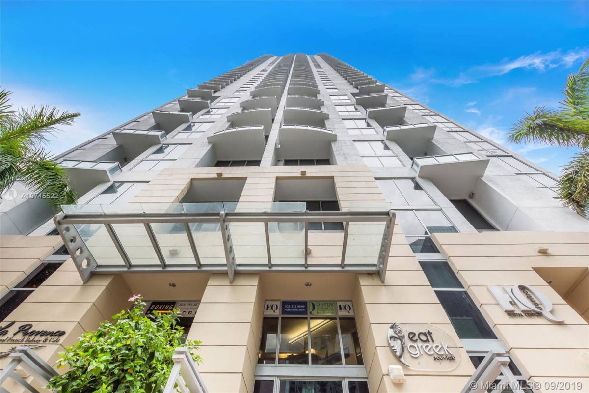 Apartment for rent at 1060 Brickell Ave #3309, Miami, FL 33131