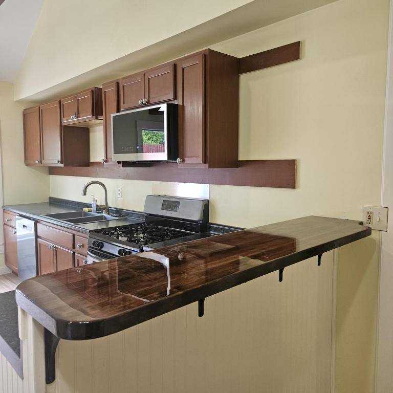 Apartment for rent at 400 Bellows Falls Rd, Putney, VT 05346
