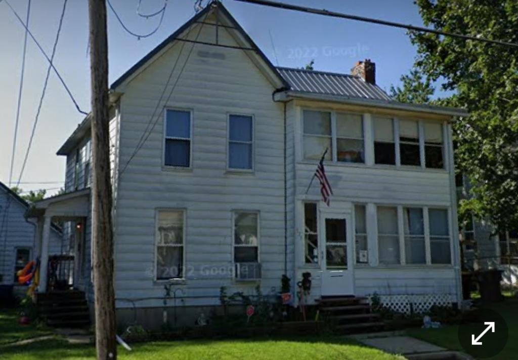 Apartment for rent at 525 E Wyandotte St, Freeport, IL 61032