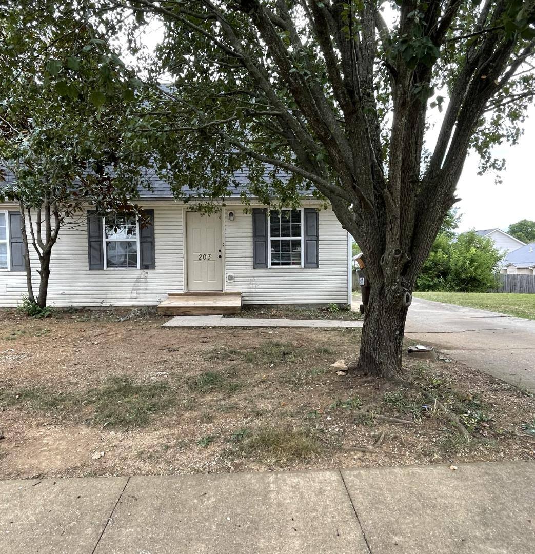 Townhouse for rent at 203 Mapleleaf Dr, Nicholasville, KY 40356