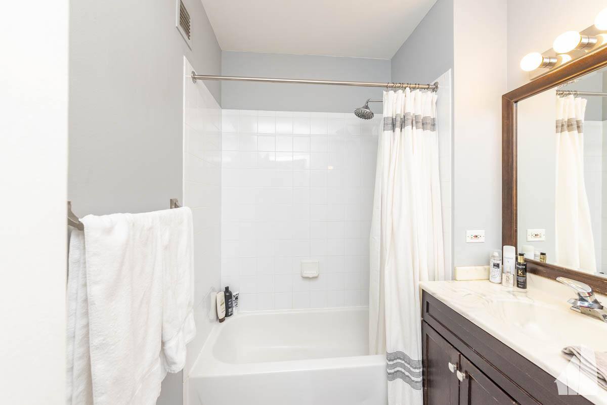 Apartment for rent at 645 N Kingsbury St #2605, Chicago, IL 60654