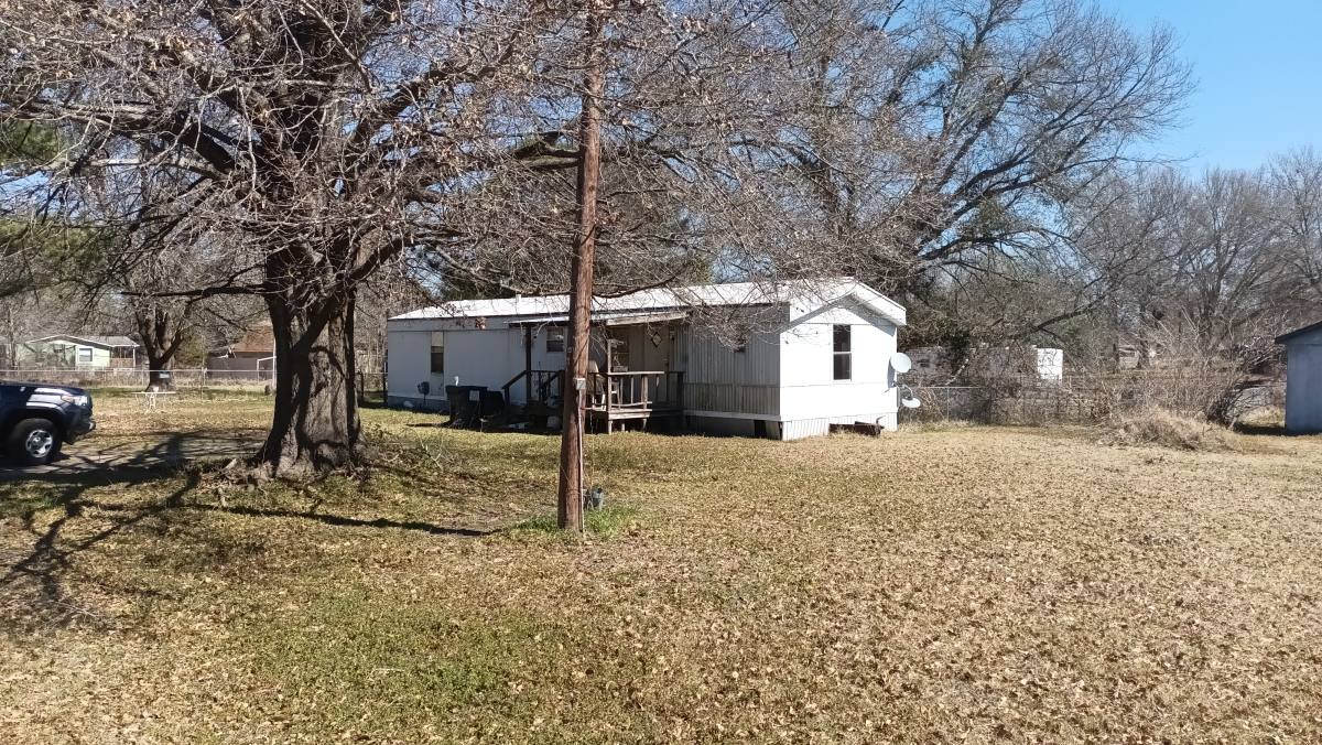 House for rent at 20735 Meadowlark Dr, Chandler, TX 75758