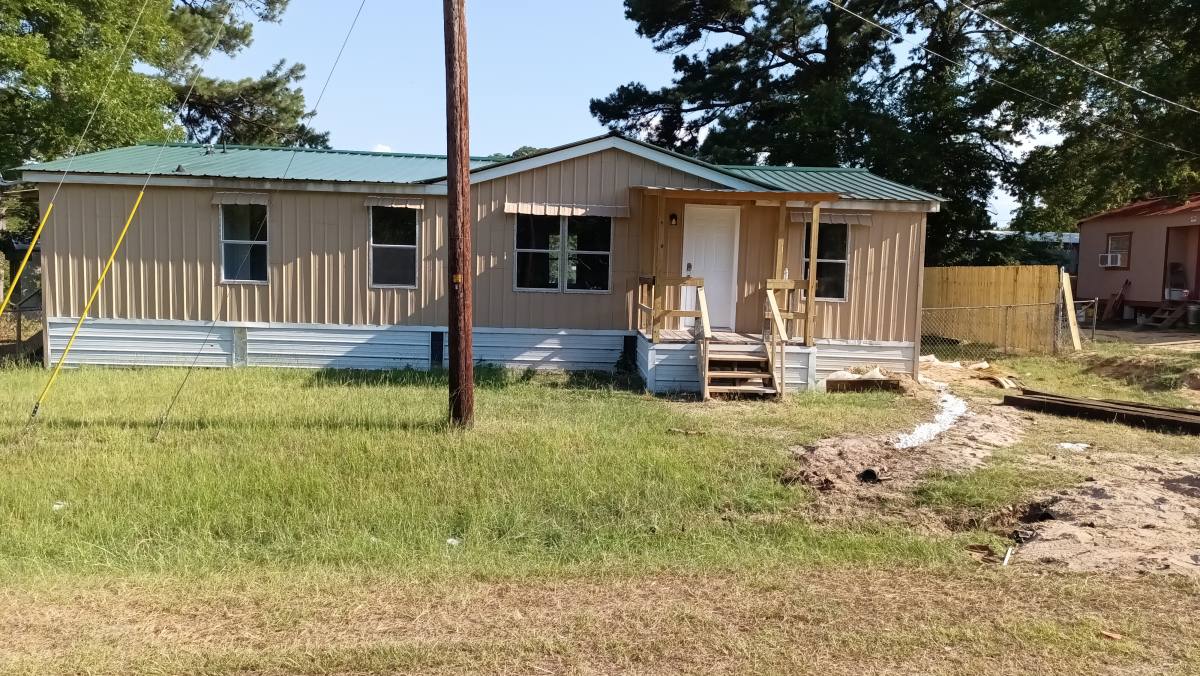 House for rent at 20938 Meadowbrook Dr, Chandler, TX 75758