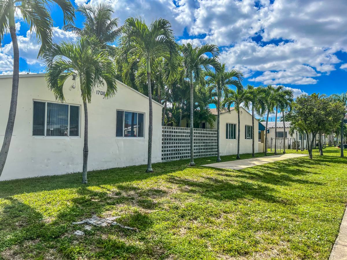 Apartment for rent at 1706 Thomas St #3, Hollywood, FL 33020