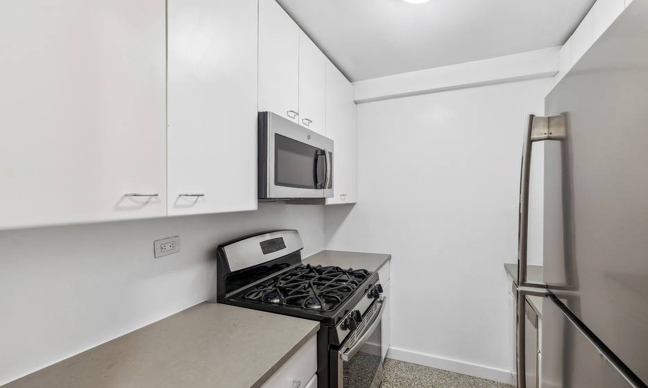 Apartment for rent at 320 W 58th St #6C, New York, NY 10019