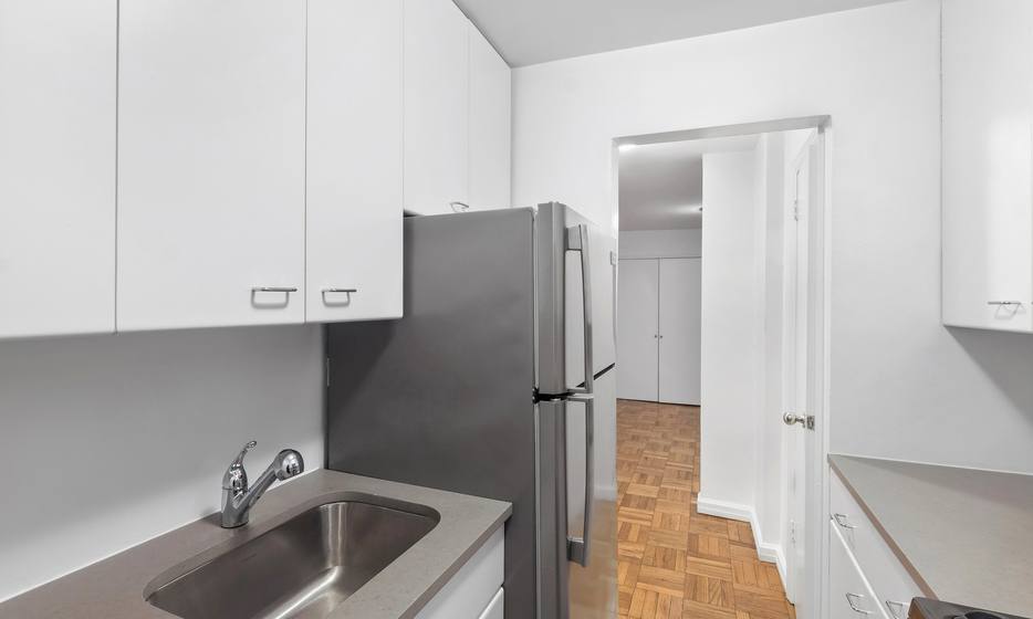 Apartment for rent at 320 W 58th St #6C, New York, NY 10019