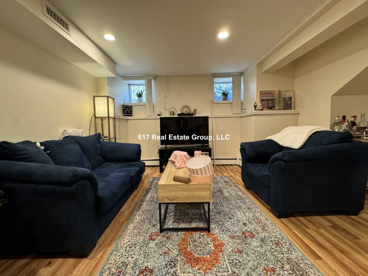 Apartment for rent at 94 Pleasant St #I, Brookline, MA 02446
