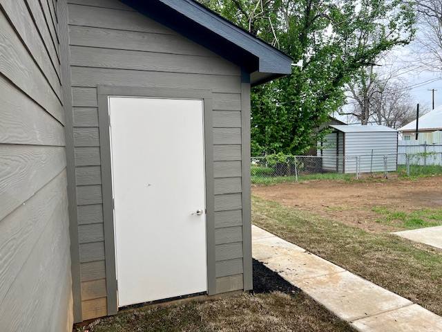 Townhouse for rent at 5829 Grayson St, Fort Worth, TX 76119