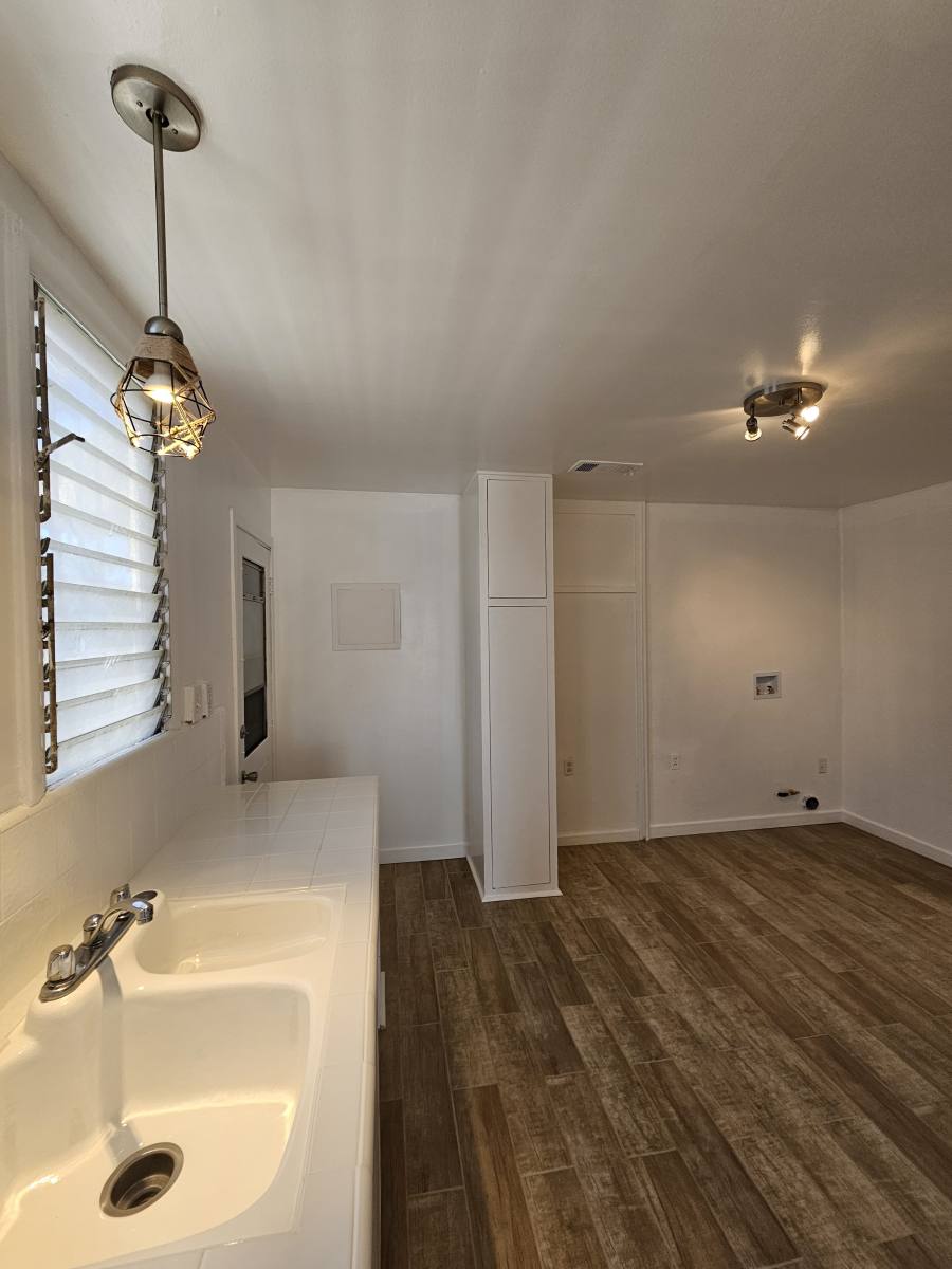 Townhouse for rent at 623 N Vista St, Los Angeles, CA 90036