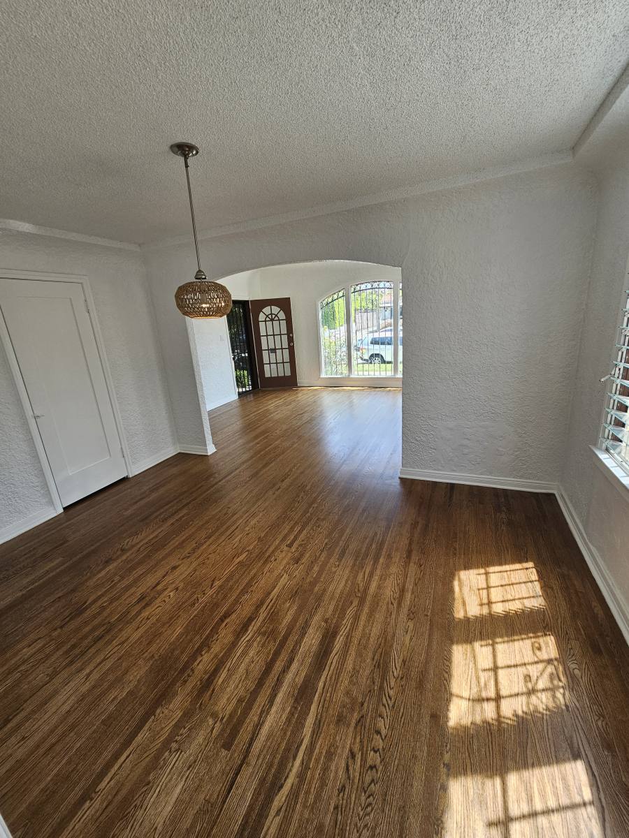 Townhouse for rent at 623 N Vista St, Los Angeles, CA 90036