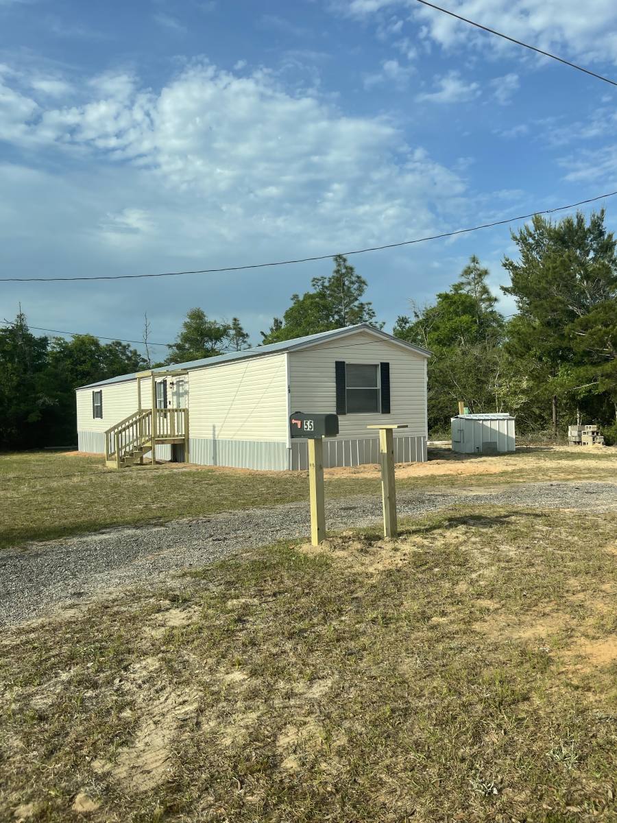 House for rent at 49 E Juniper Ave, Defuniak Springs, FL 32433