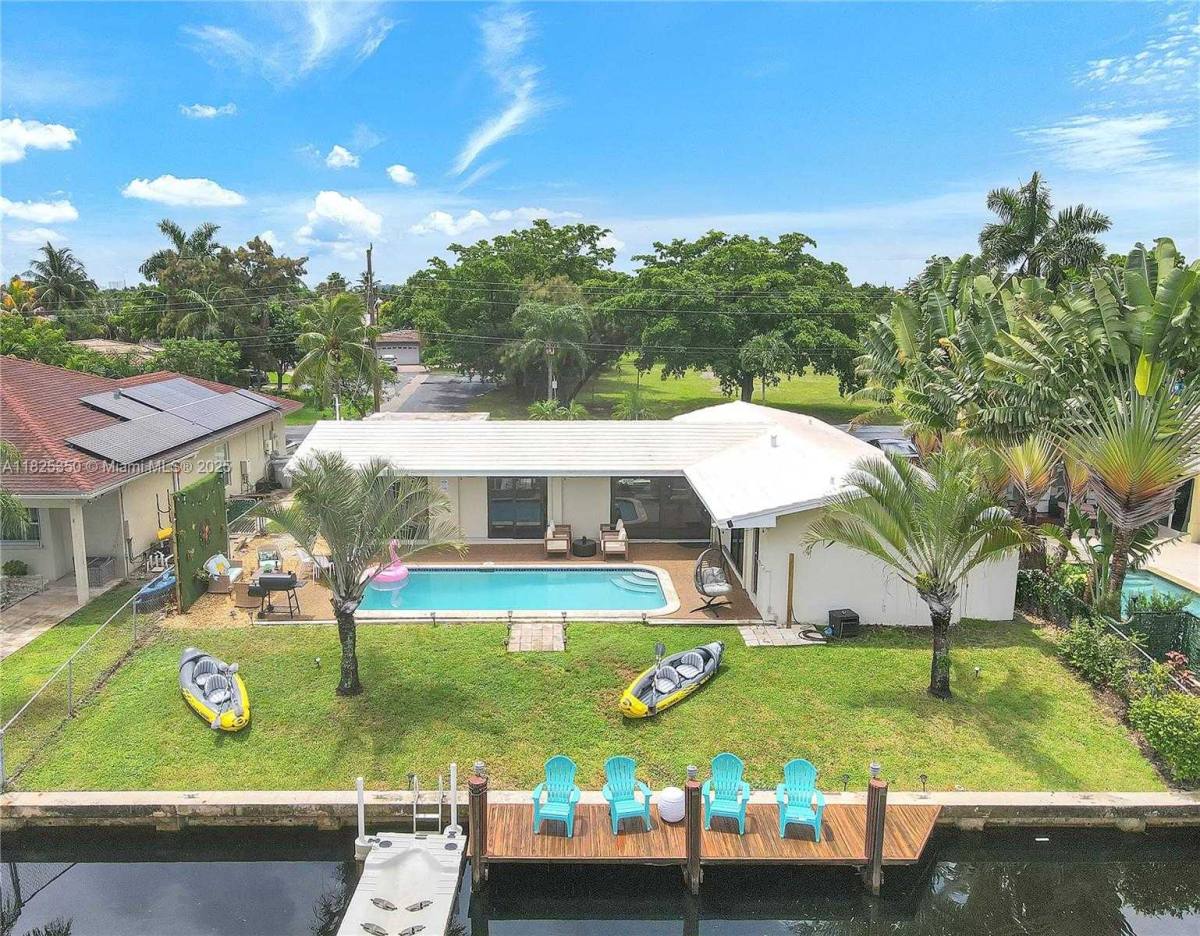 Apartment for rent at 151 SE 9th Court, Pompano Beach, FL 33060
