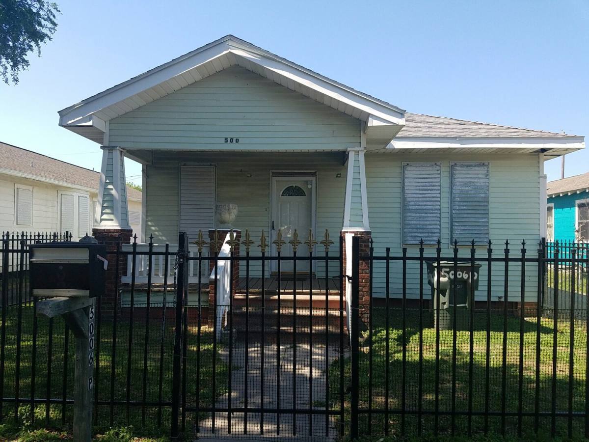 Apartment for rent at 5006 Ave P, Galveston, TX 77550