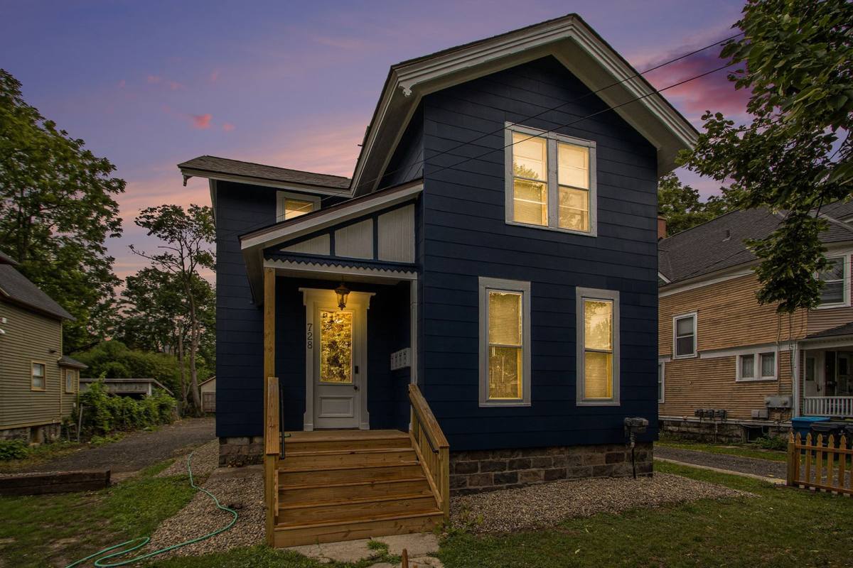 Apartment for rent at 728 W Lovell St, Kalamazoo, MI 49007