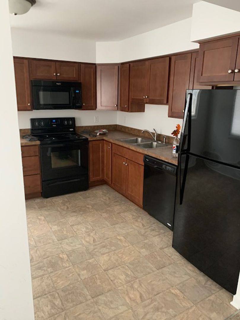 Apartment for rent at 2188 Meadowlawn Dr, Holt, MI 48842