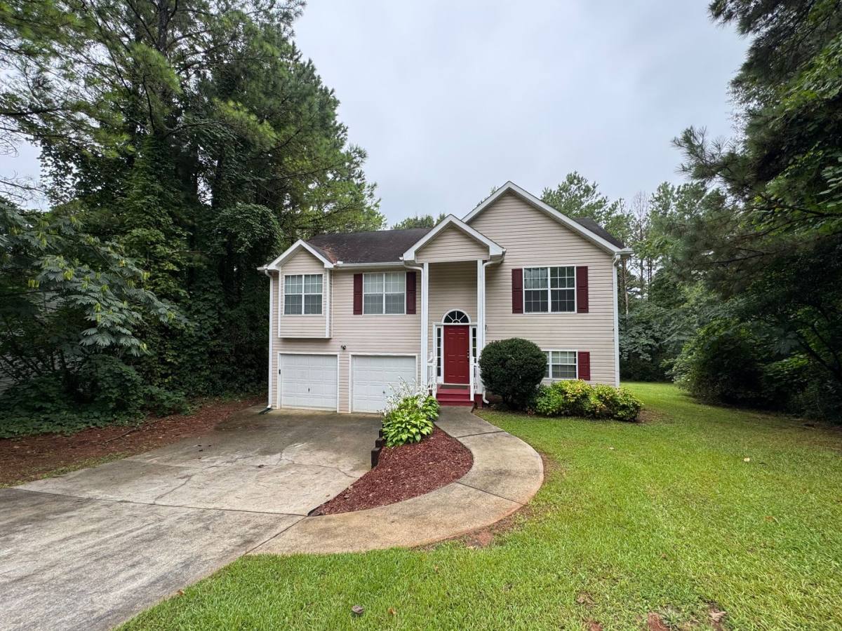 House for rent at 7915 Conners Rd, Villa Rica, GA 30180