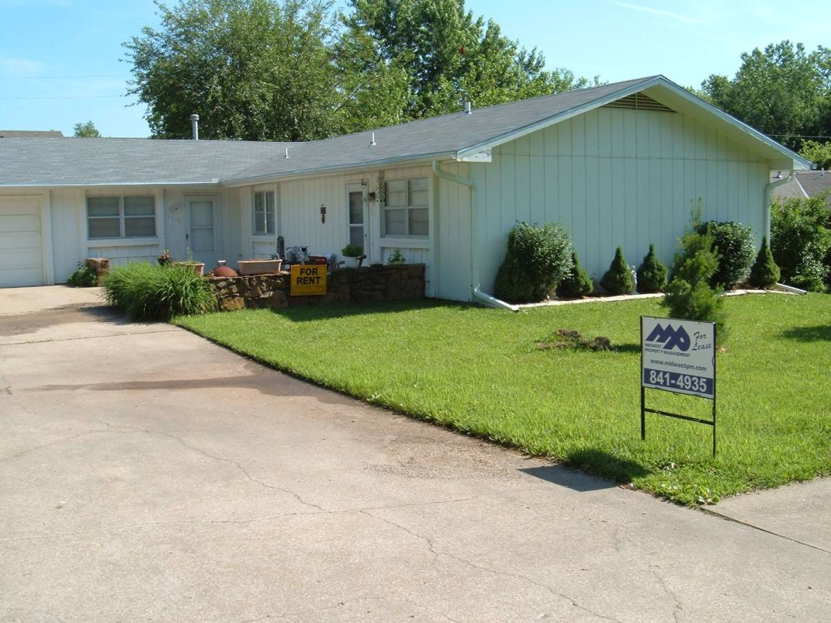 Apartment for rent at 1508-1510 W 26th St, Lawrence, KS 66046