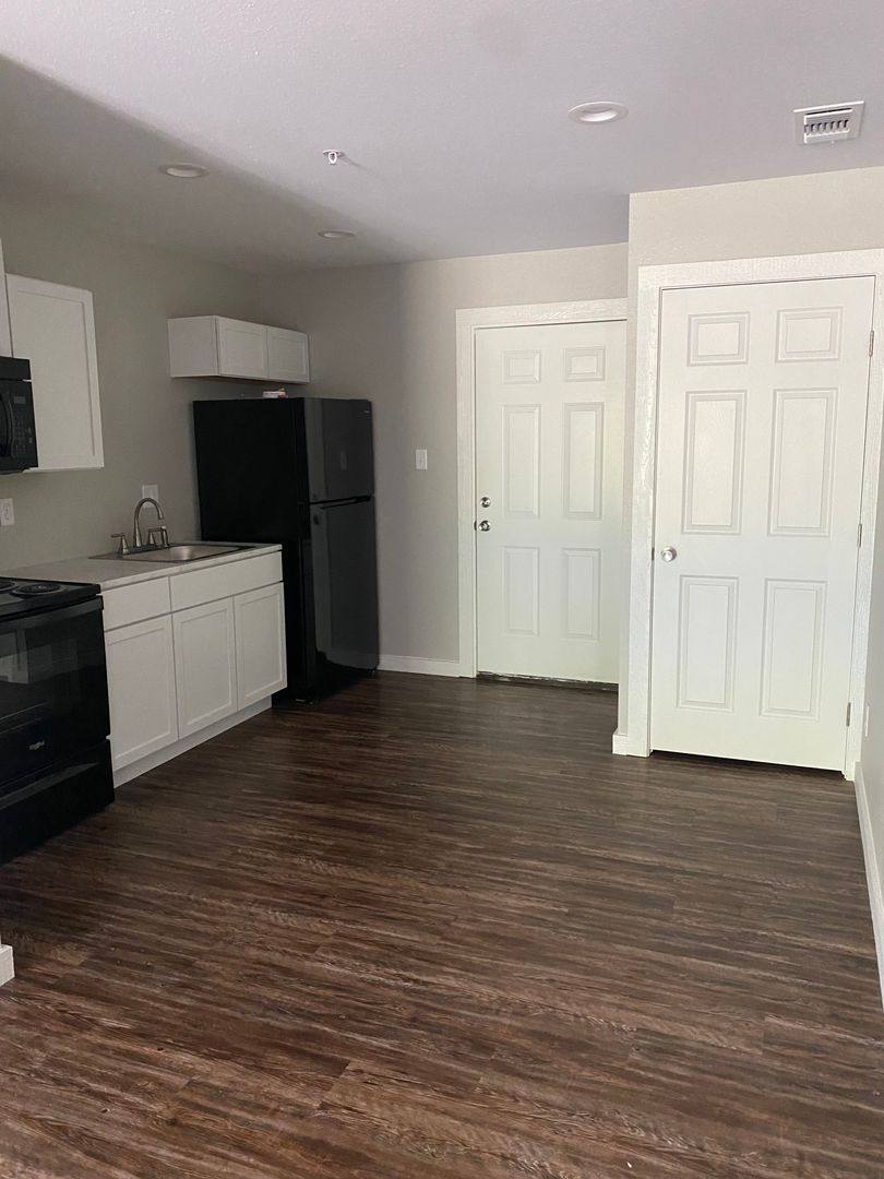 Apartment for rent at 1434 W 16th St, Mount Pleasant, TX 75455