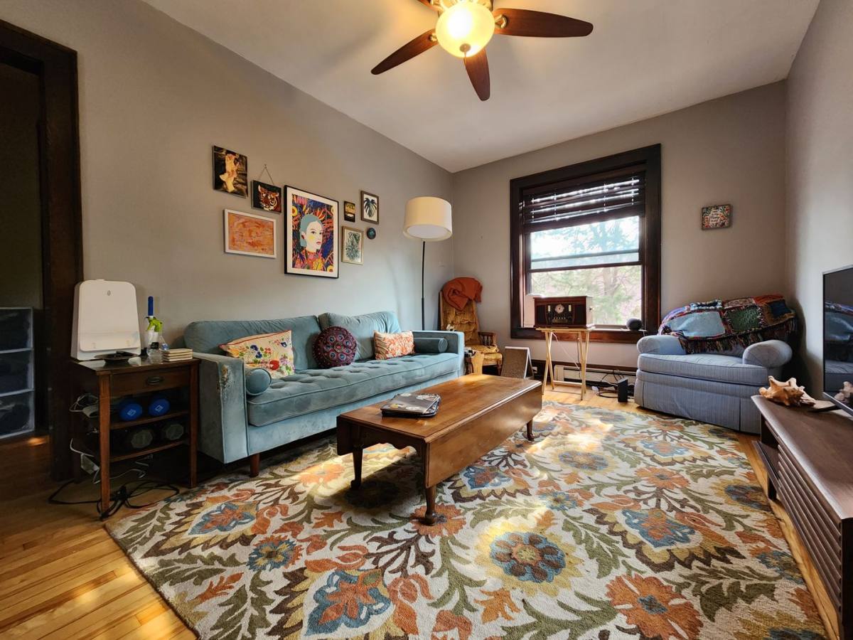 Apartment for rent at 2200 Hennepin Ave S, Minneapolis, MN 55405