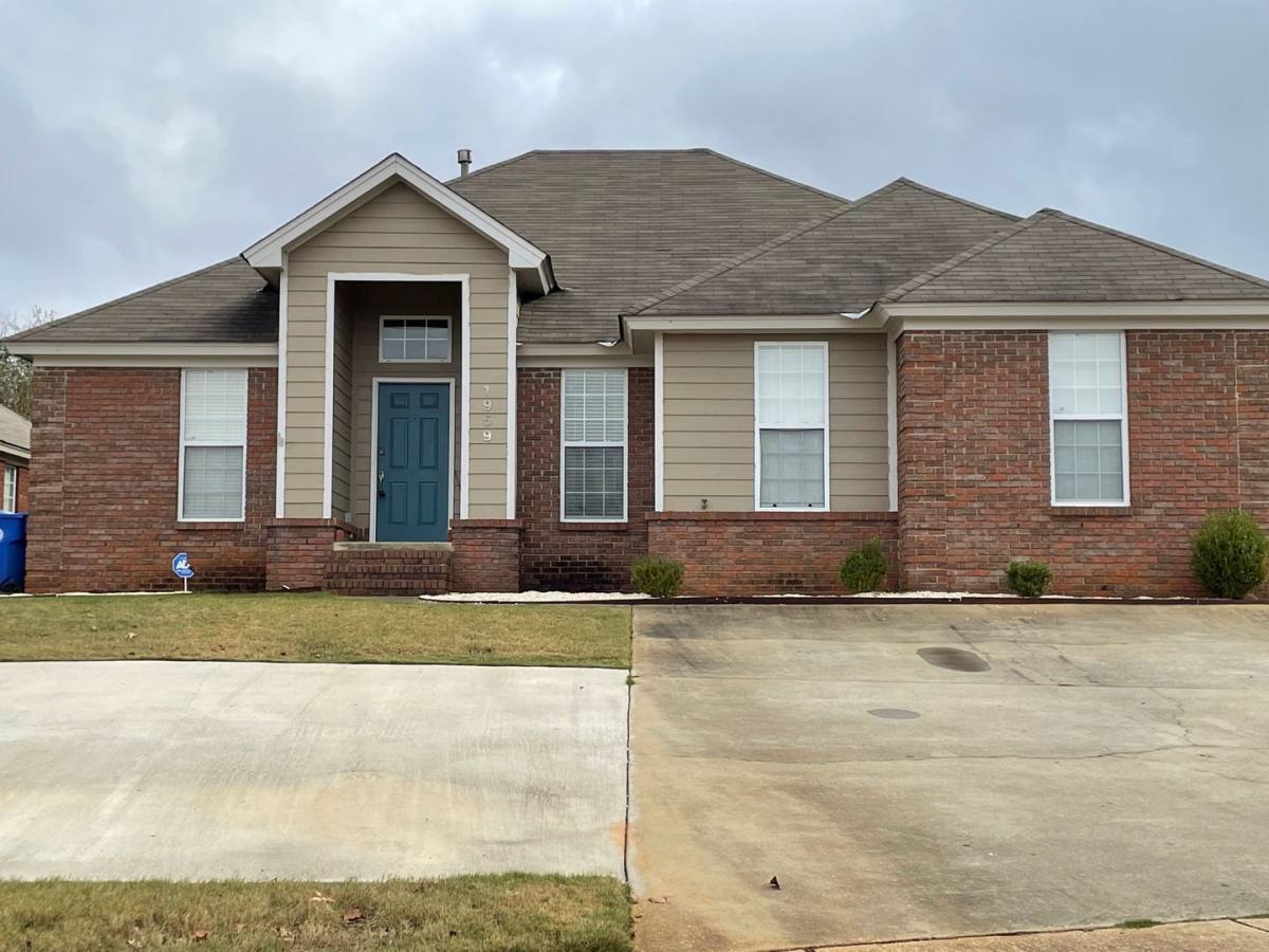 House for rent at 1959 Regent Rd, Prattville, AL 36066