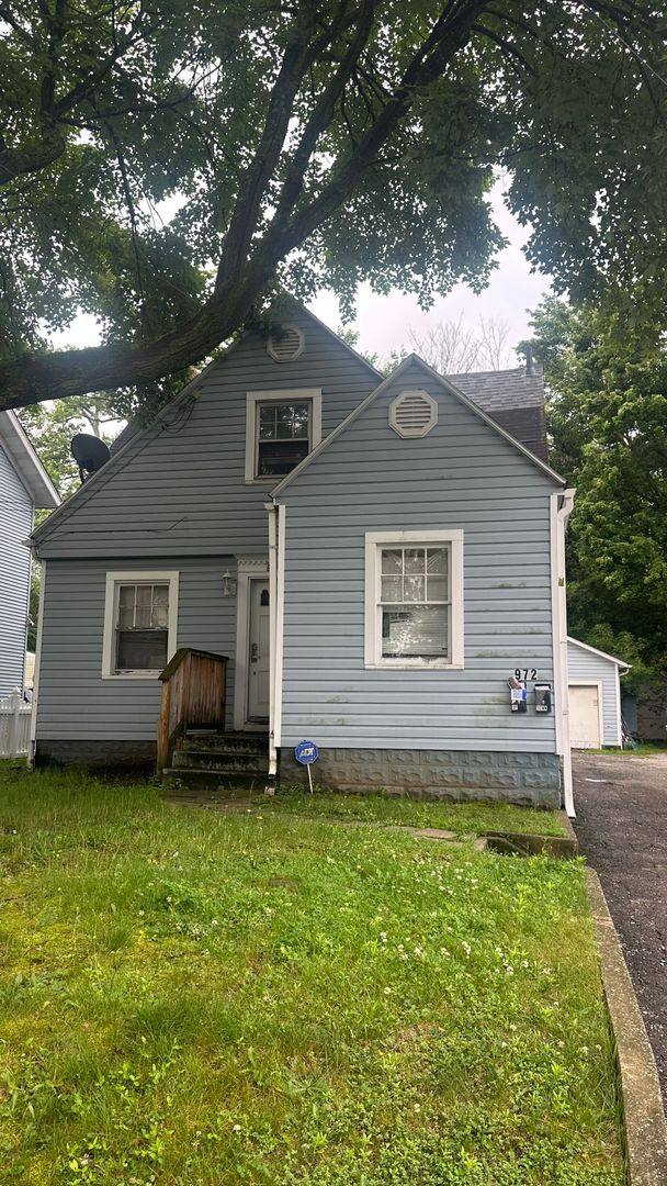 Apartment for rent at 972 Hunt St, Akron, OH 44306