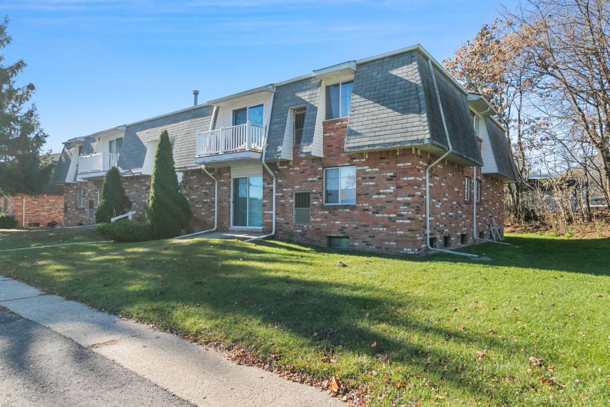 Apartment for rent at 220 Park St; 139 Mann St, Pinckney, MI 48169