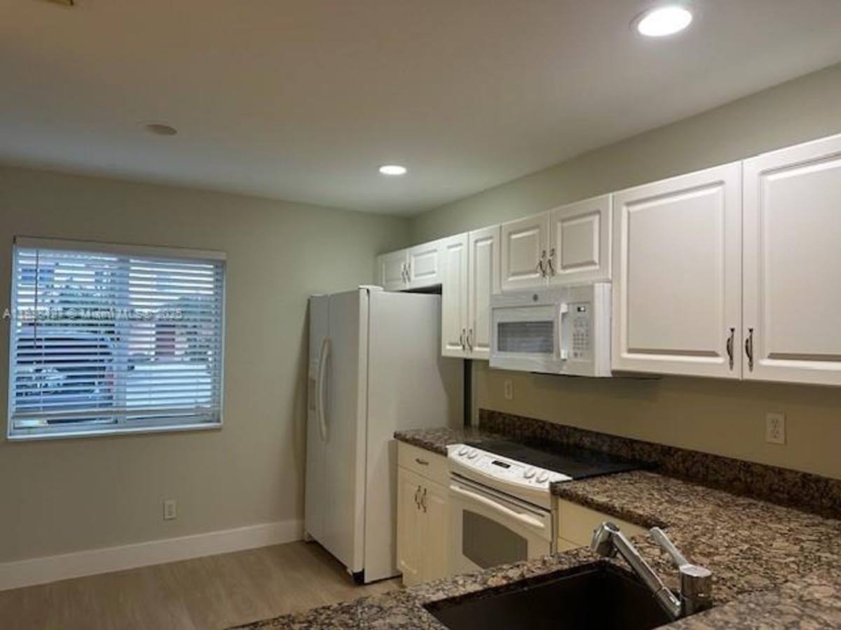 Townhouse for rent at 762 NW 208th Terrace, Hollywood, FL 33029