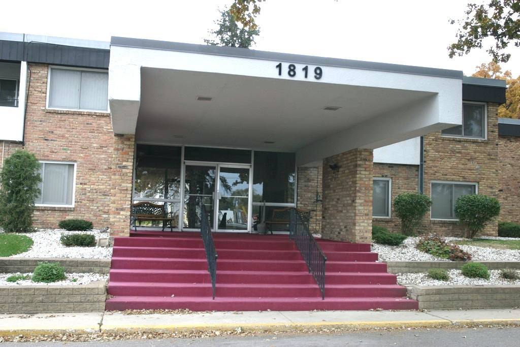 Apartment for rent at 1819 W Old Shakopee Rd, Minneapolis, MN 55431