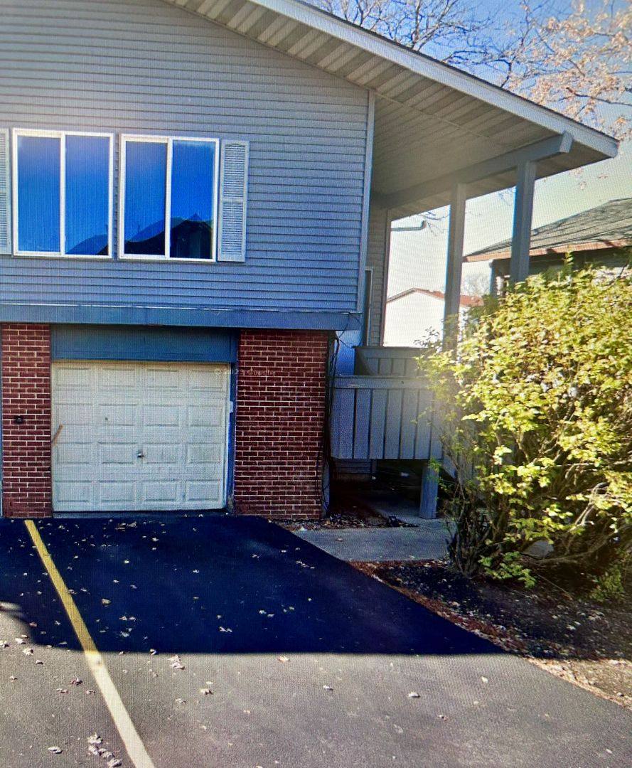 Townhouse for rent at 1 Elm Court, Bolingbrook, IL 60440