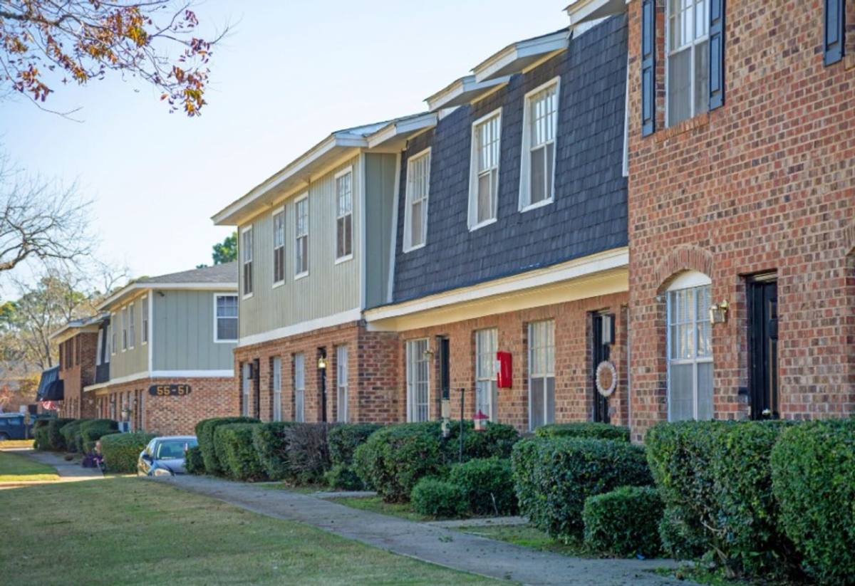 Apartment for rent at 2401 Nottingham Way, Albany, GA 31707