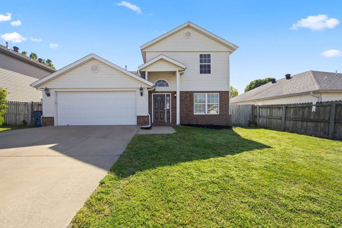 House for rent at 1207 SW Apache Dr, Bentonville, AR 72712