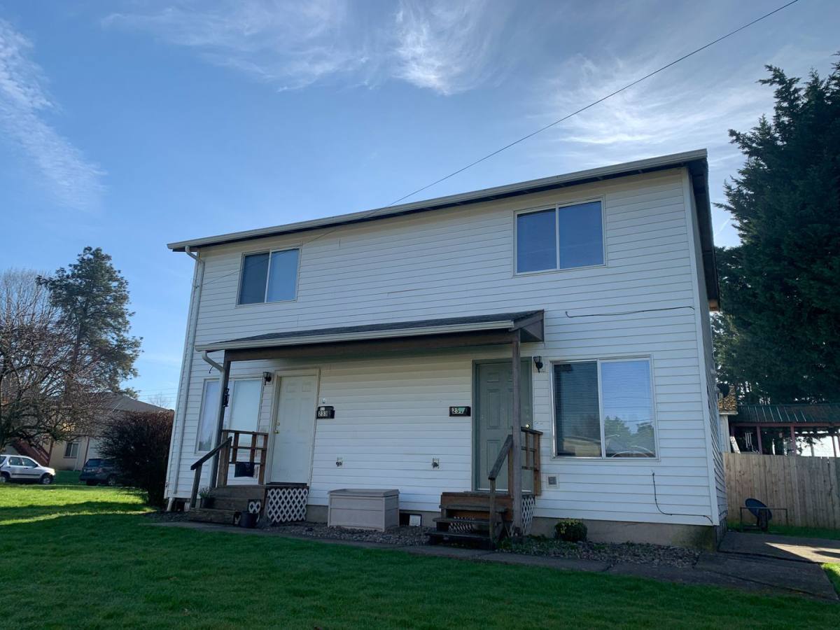 Apartment for rent at 231-233 25th Ave, Longview, WA 98632