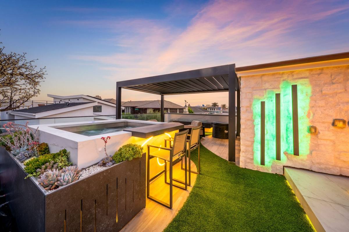 House for rent at 2037 E Ocean Blvd, Newport Beach, CA 92661