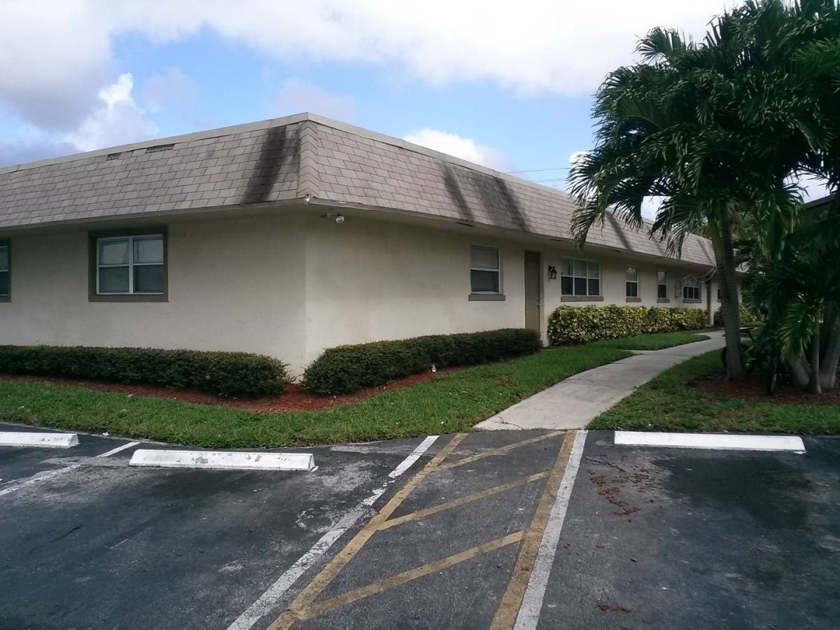 Apartment for rent at 481 Banks Rd, Pompano Beach, FL 33063