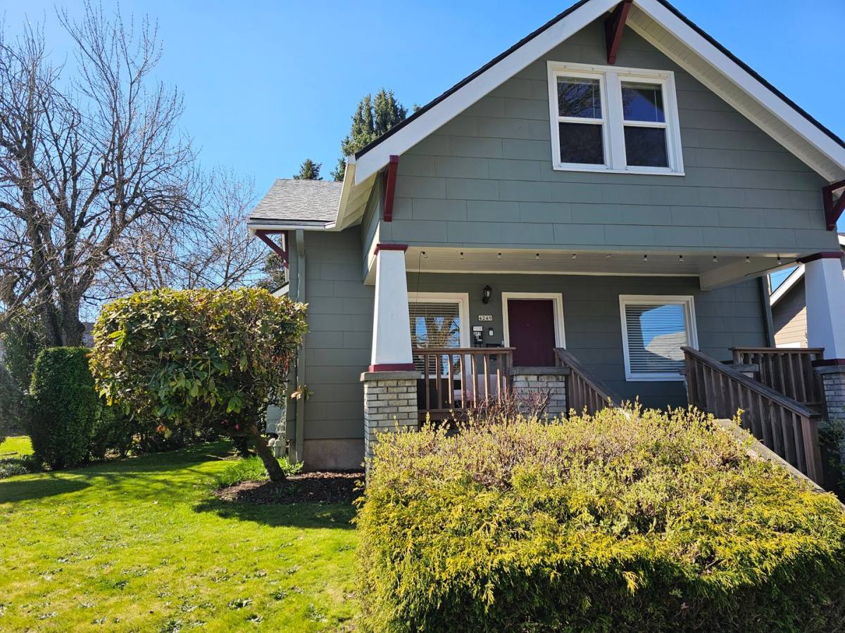 Apartment for rent at 4249 SE 9th Ave, Portland, OR 97202