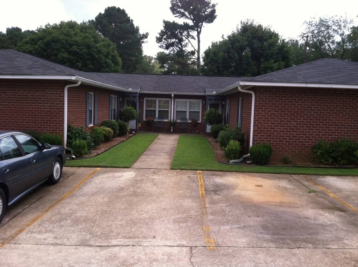 Apartment for rent at 105 Wynnwood Dr, Lagrange, GA 30240