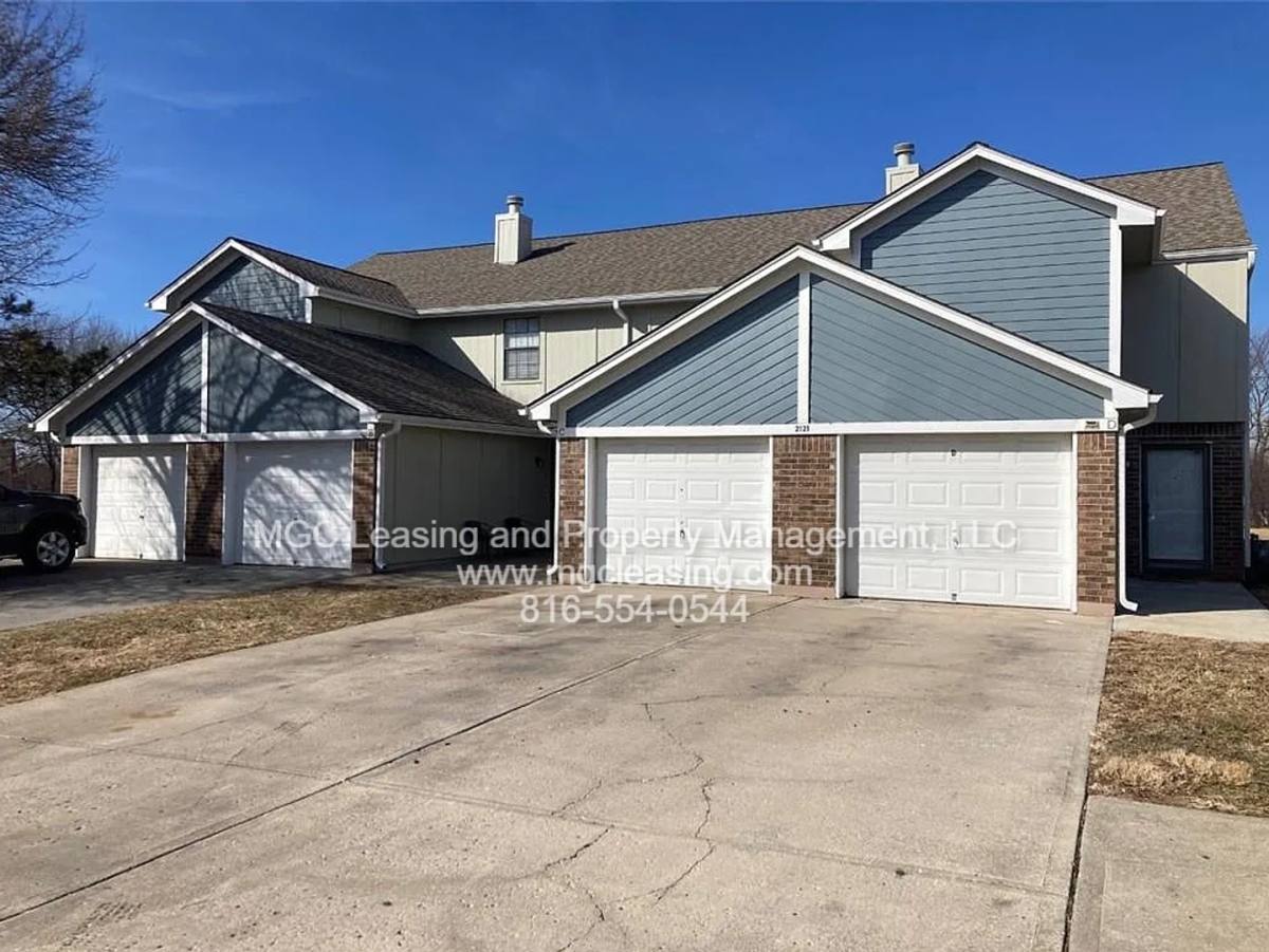 Apartment for rent at 2121 Highridge Dr, Pleasant Hill, MO 64080