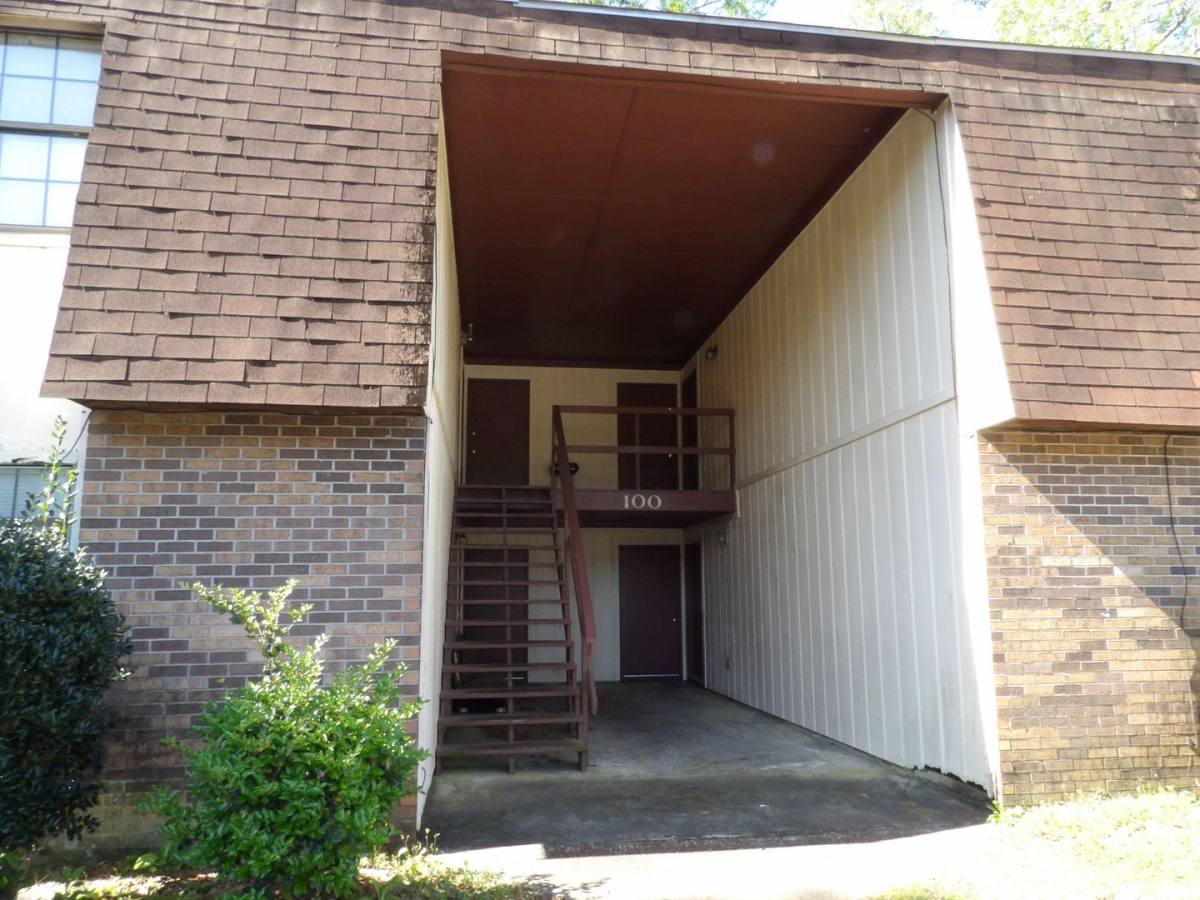 Apartment for rent at 100D Woodview Dr, Ozark, AL 36360