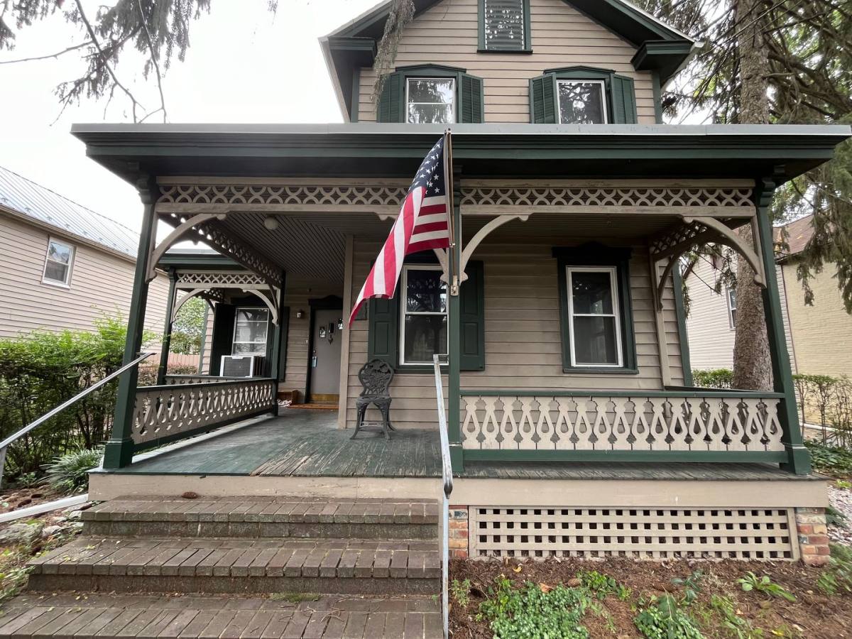 House for rent at 436 S 2nd St, Chambersburg, PA 17201