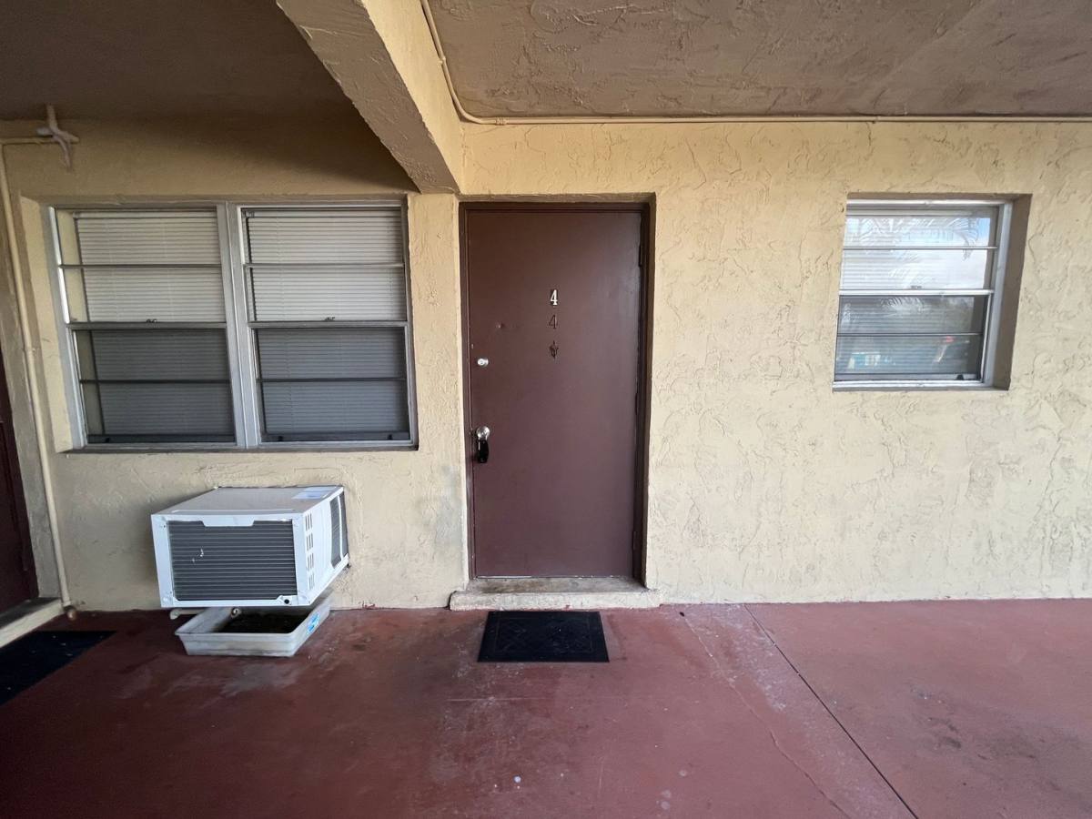 Apartment for rent at 700 S Broadway, Lake Worth, FL 33462