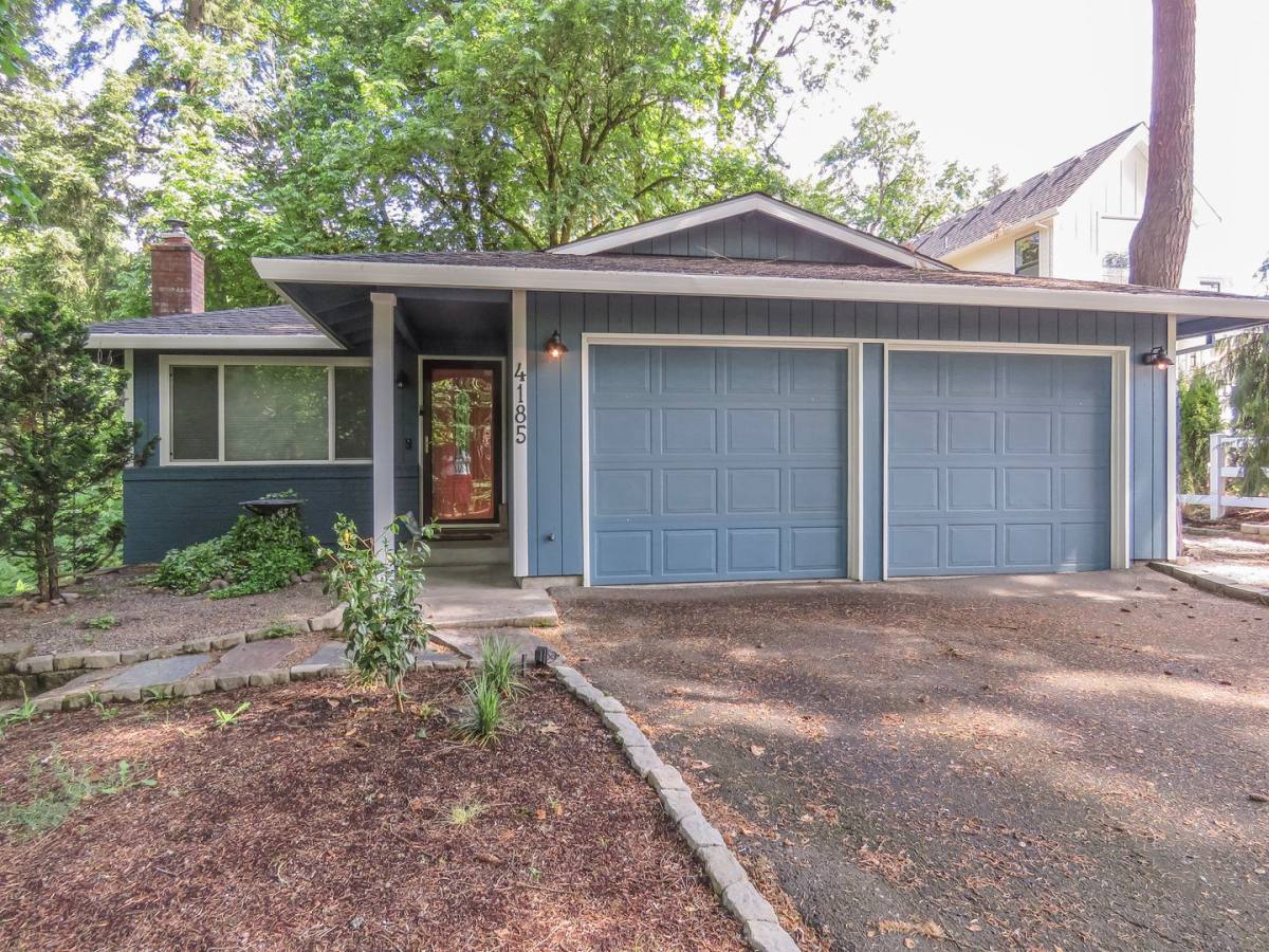 House for rent at 4185 Childs Rd, Lake Oswego, OR 97034