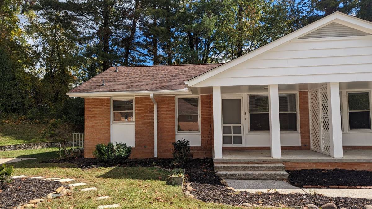 Apartment for rent at 1910 Haywood Rd, Hendersonville, NC 28791