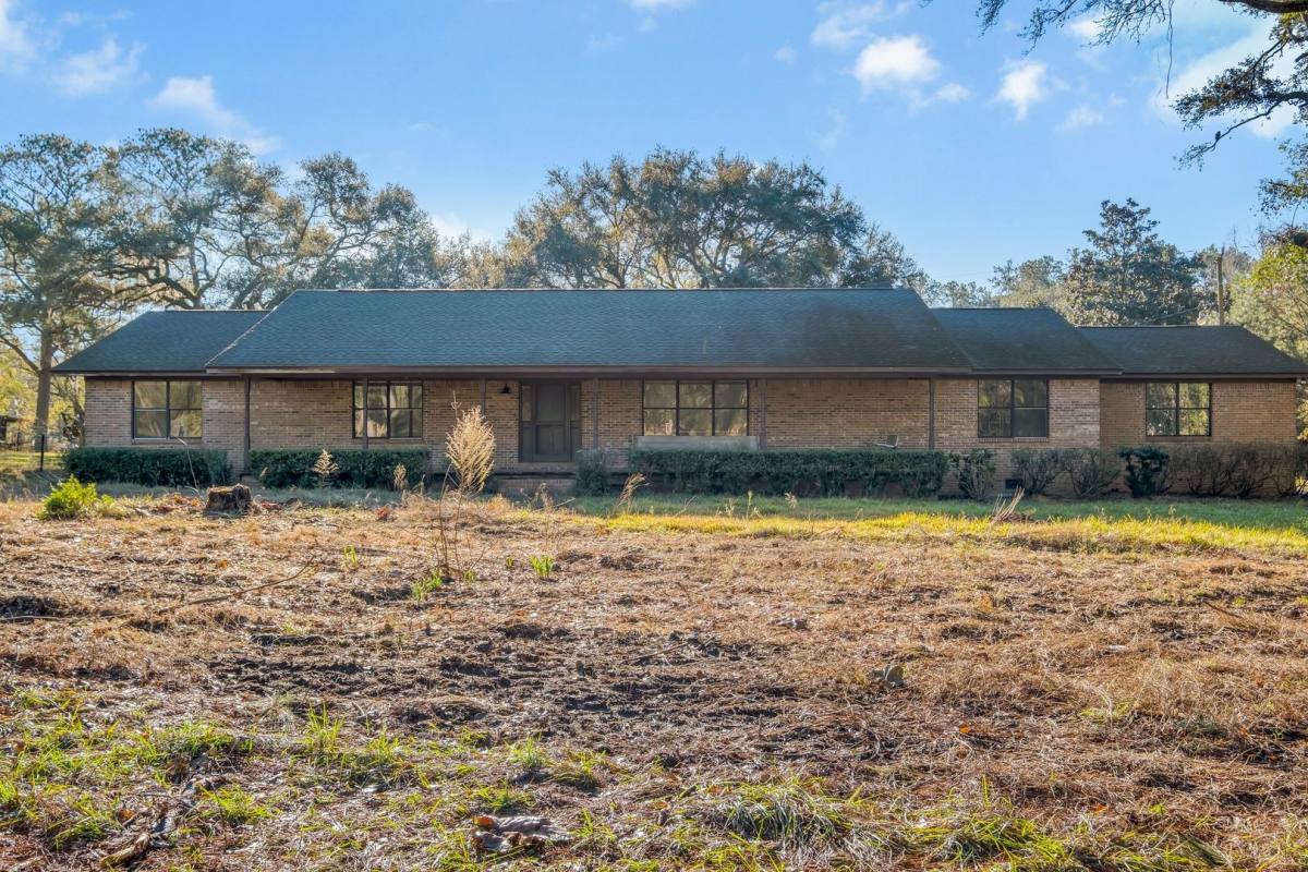 House for rent at 9369 Old St Augstine Rd, Tallahassee, FL 32311