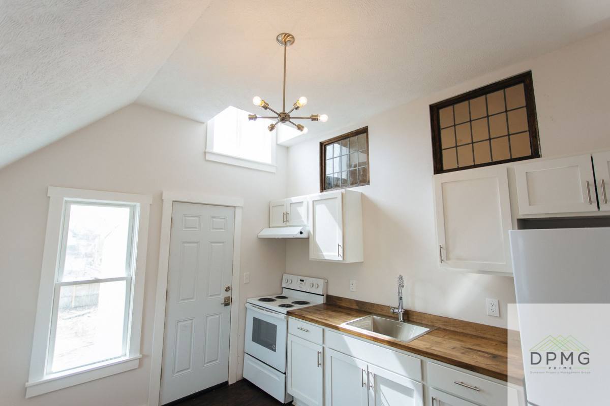 Apartment for rent at 322 5 E Hillsdale, Lansing, MI 48933