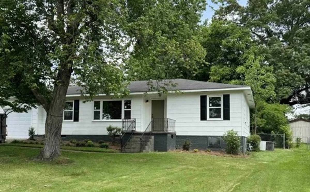 House for rent at 1929 Lookout St, Gadsden, AL 35904